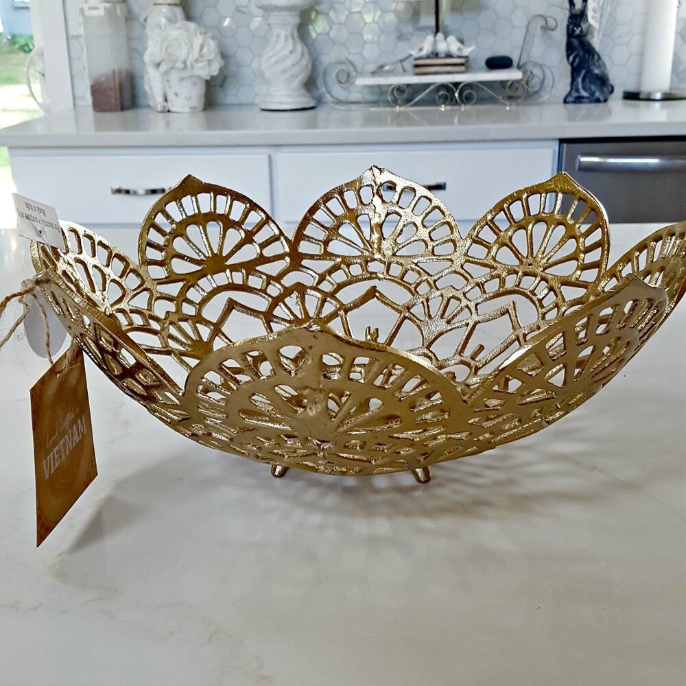 NEW! ORNATE METAL LARGE CENTERPIECE BOWL OH MY!